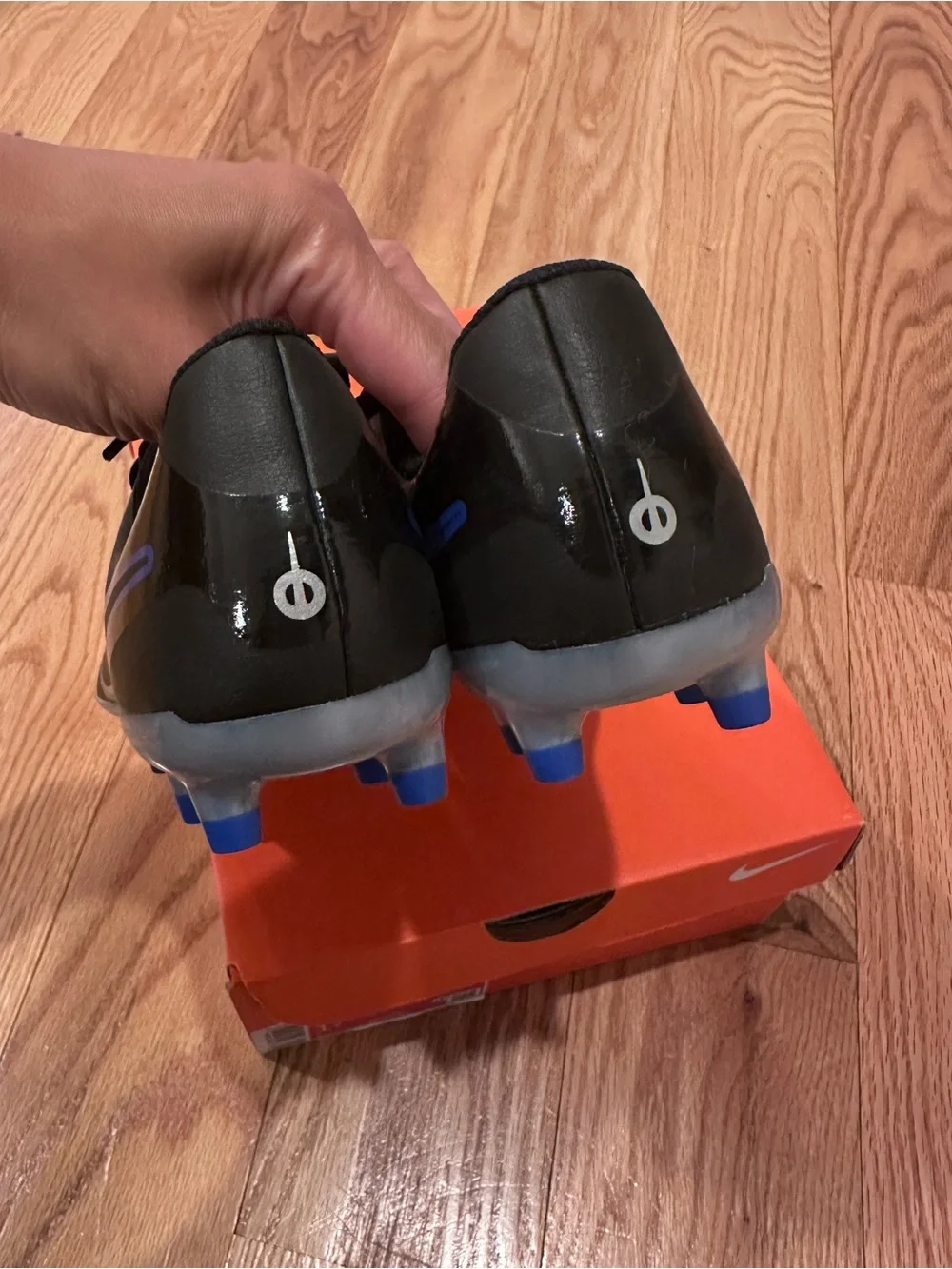 NEW IN BOX Nike Jr Legend 10 Club FG/MG youth soccer cleats 1.5Y